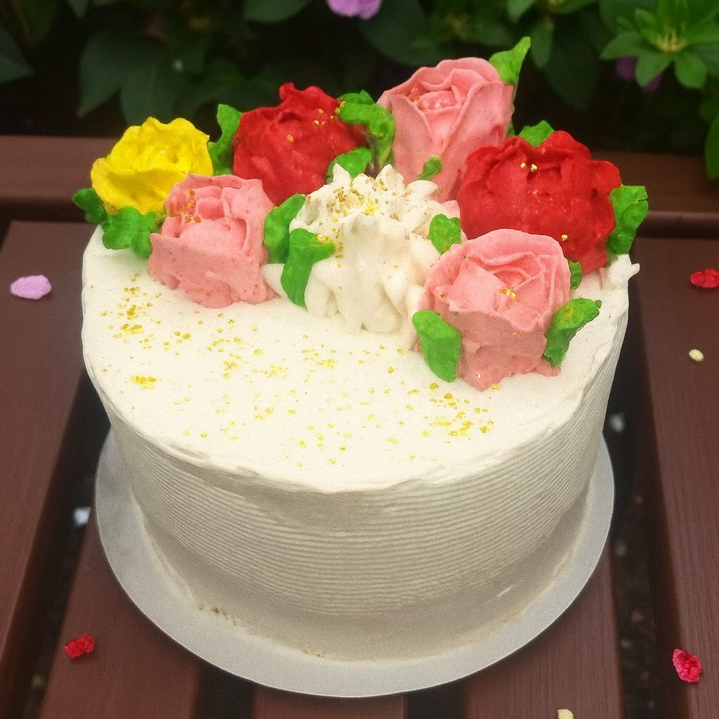 Orman Meyveli Ara Dolgulu Vanilyalı Pasta